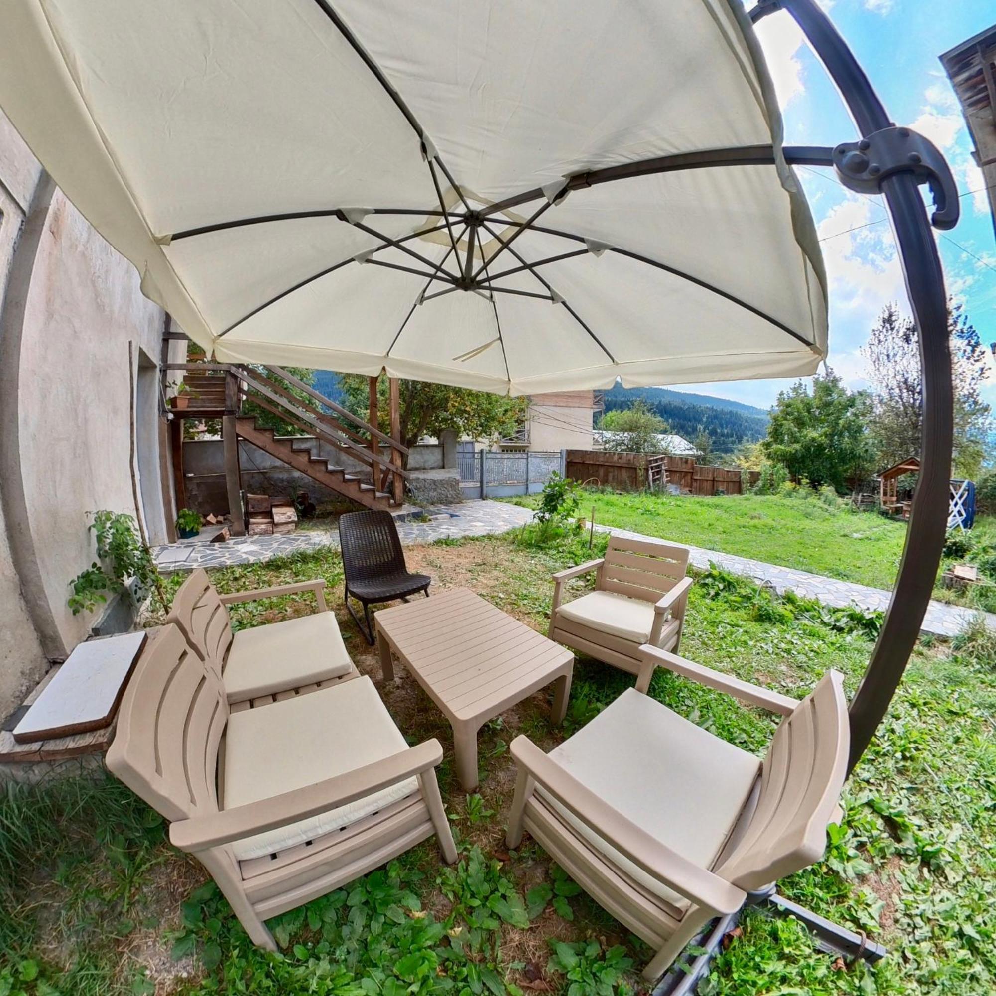 Girgola Bed & Breakfast Mestia Exterior photo